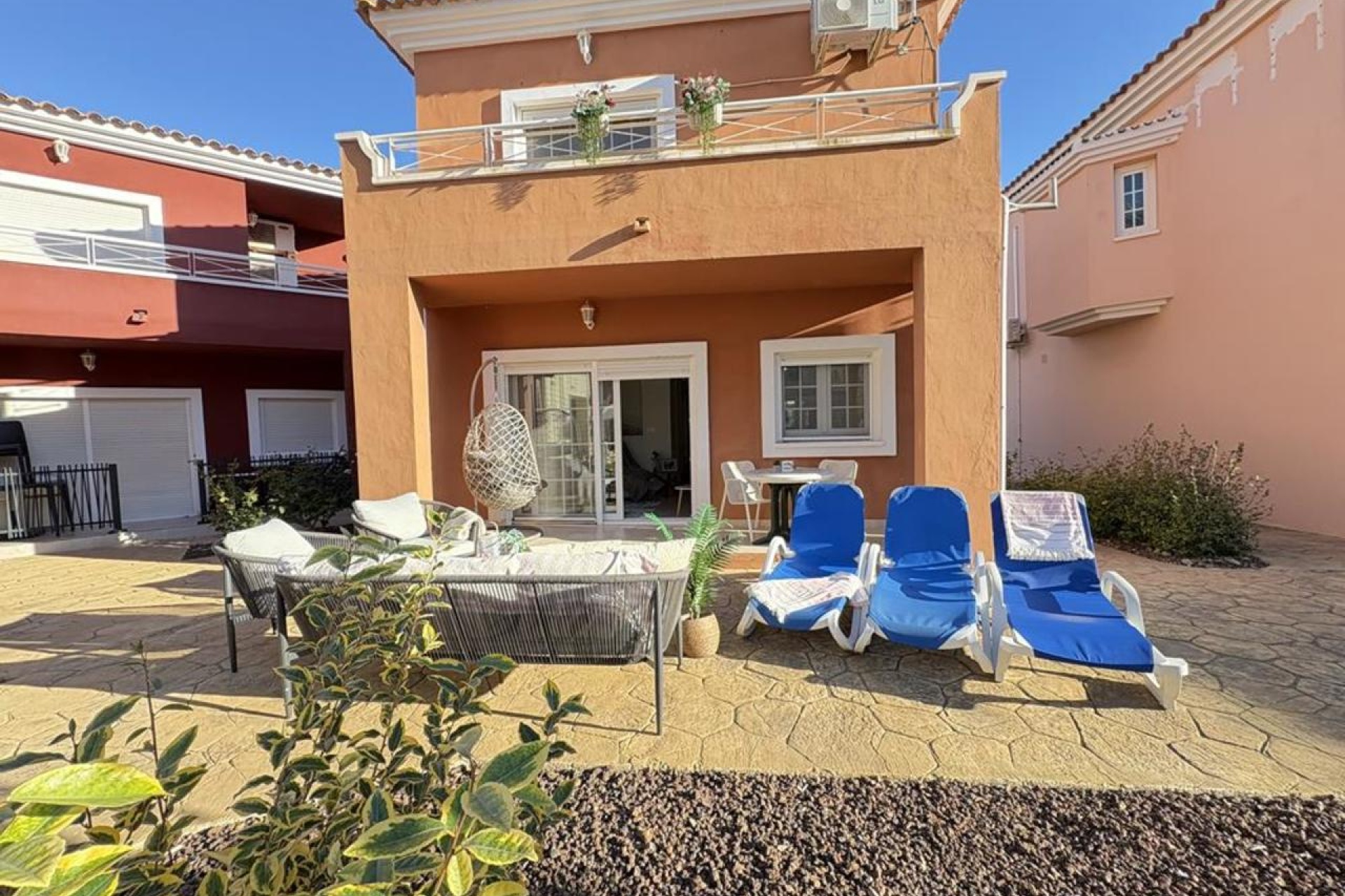 Communal pool and garden Altaona Golf Resort