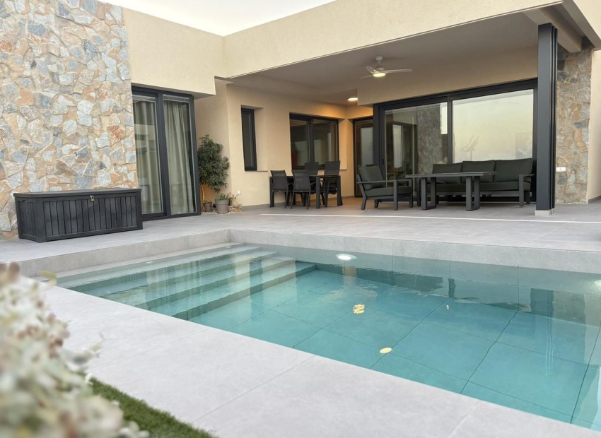 Garden and outdoor kitchen luxury villa Murcia