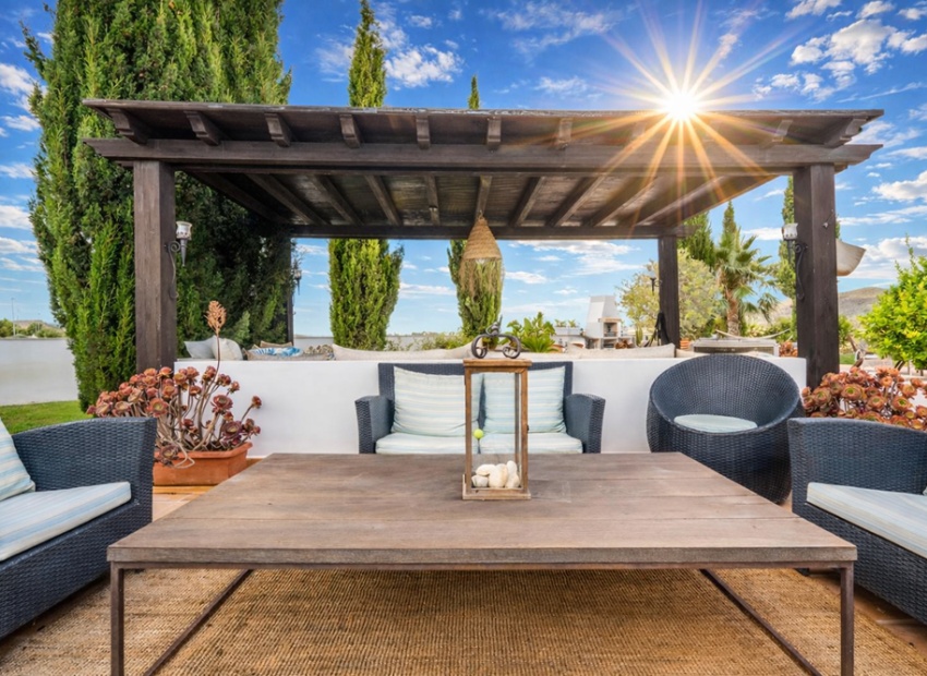 Groot perceel 1670m villa El Valle Golf