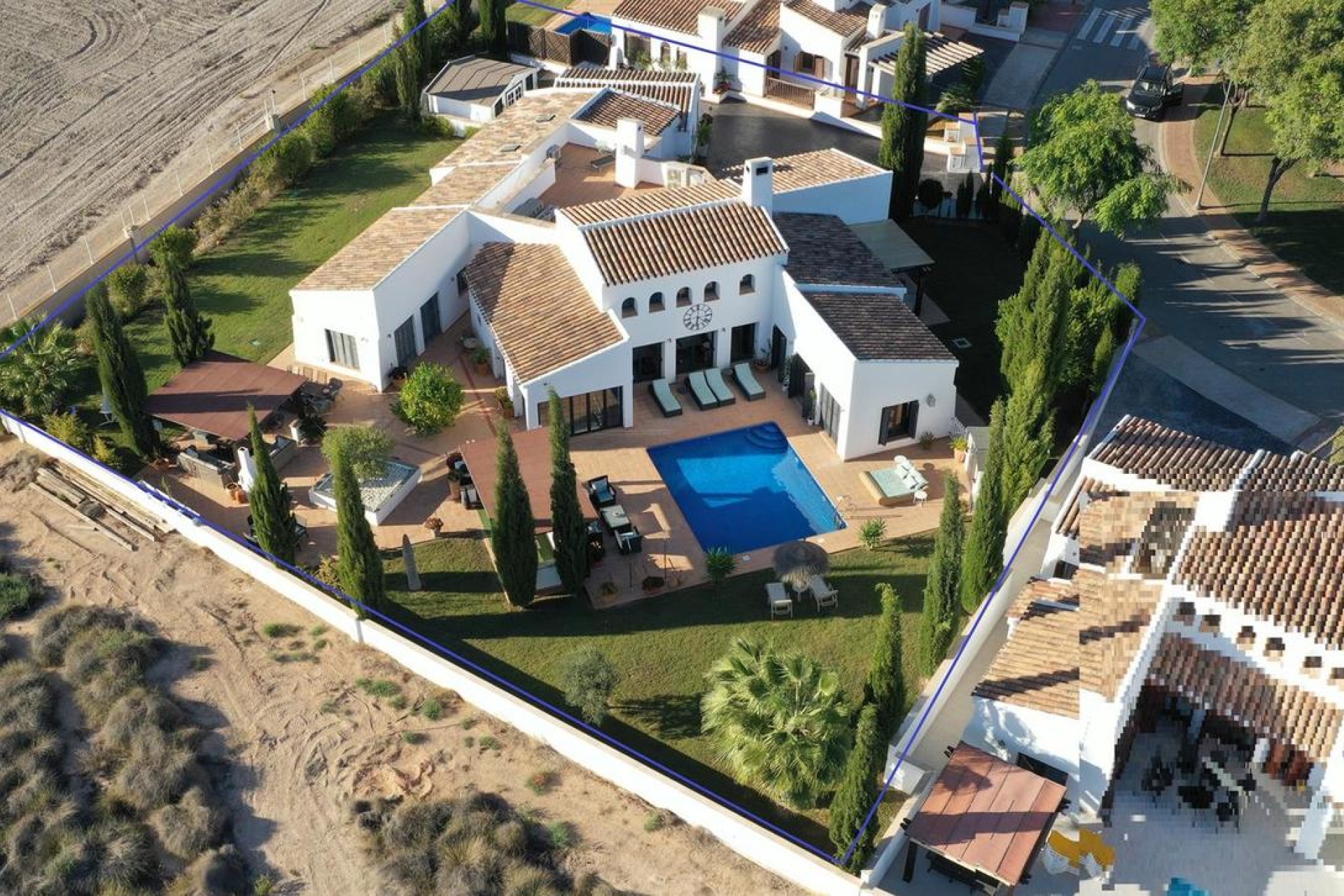 Heated swimming pool and garden luxury villa Spain