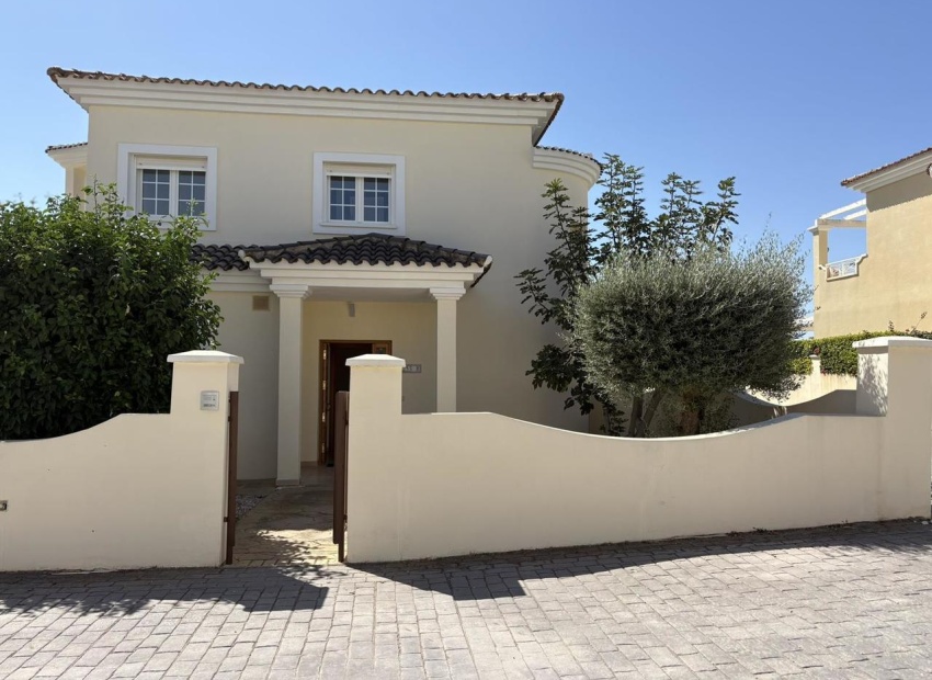 Jardín amplio villa Murcia