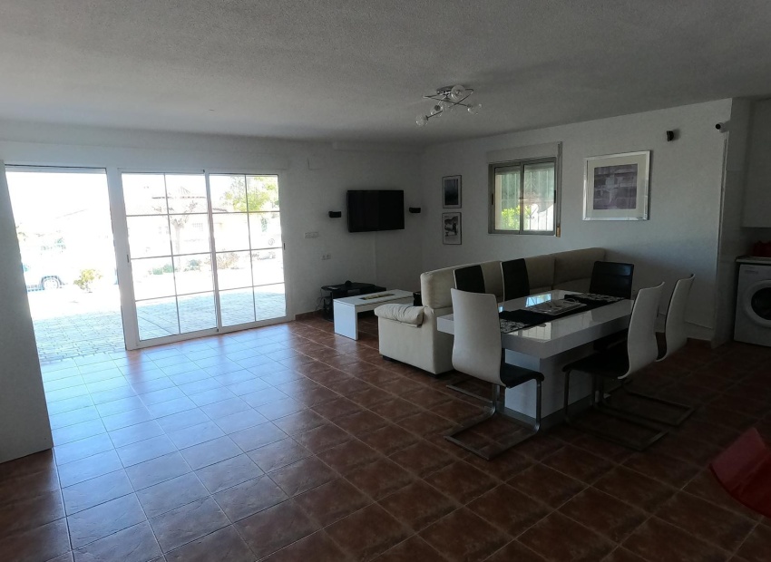 Resale - Villa - Algorfa