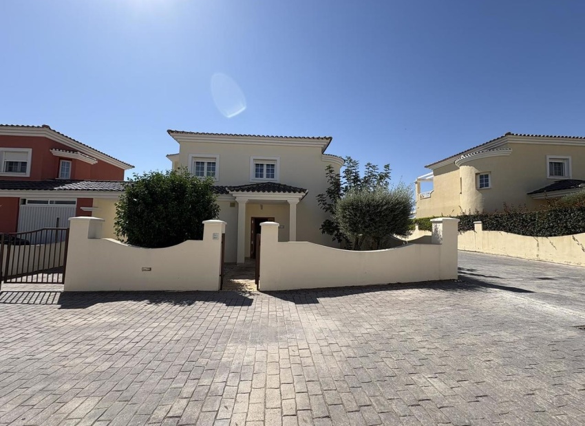 Resale - Villa - Altaona Golf and Country Village