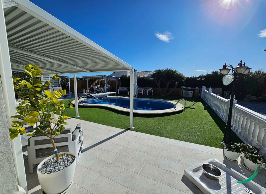Resale - Villa - San Fulgencio