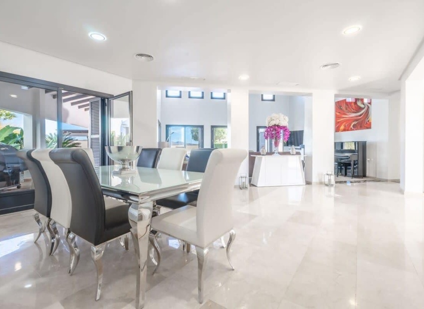 Reventa - Villa - Banos y Mendigo - El Valle Golf Resort