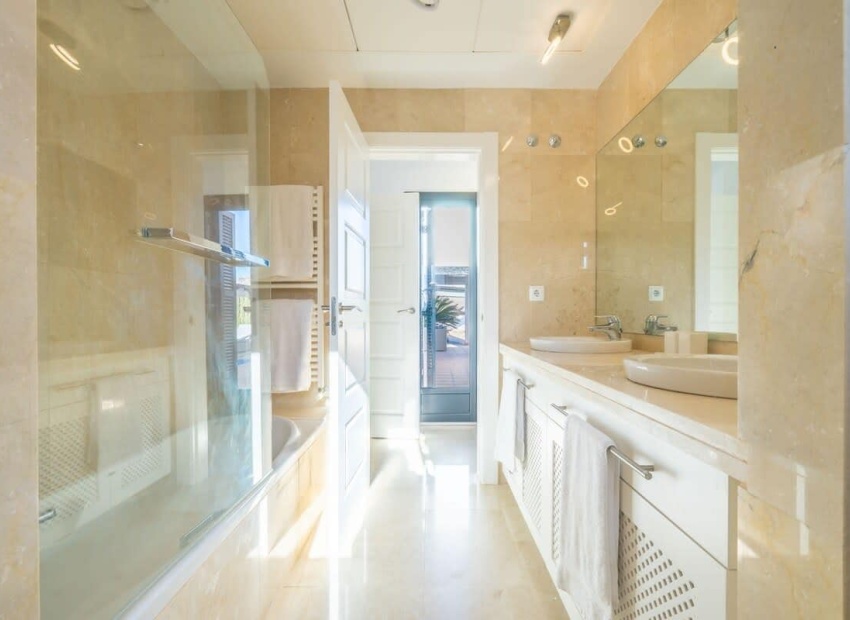 Reventa - Villa - Banos y Mendigo - El Valle Golf Resort