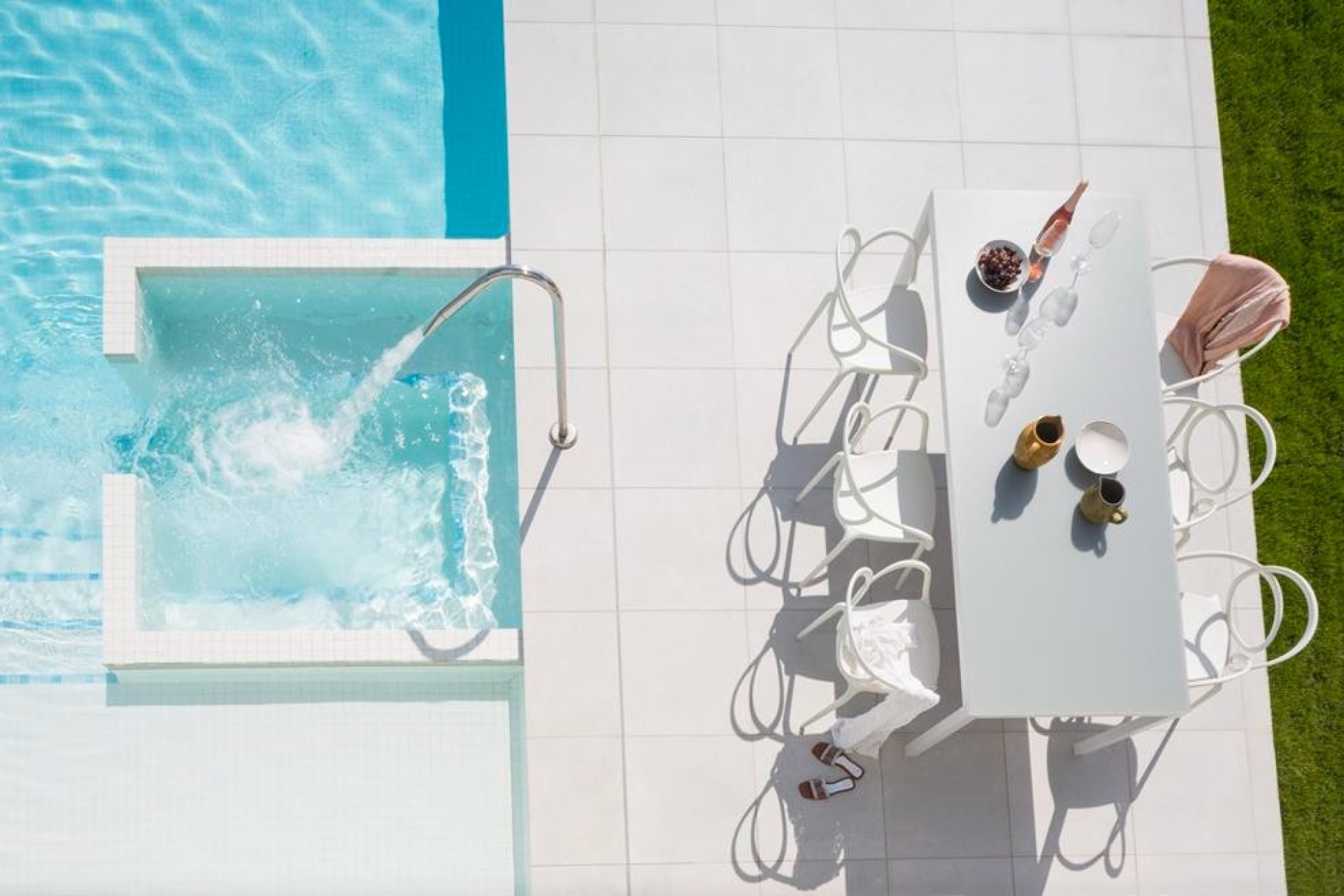 Salón moderno abierto villa Horizon