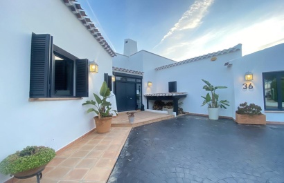 Reventa - Villa - Banos y Mendigo - El Valle Golf Resort