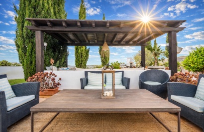 Large 1670m plot villa El Valle Golf Resort