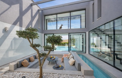 Zona relax con cascada villa Murcia