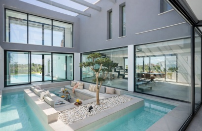 Salón moderno con ventanales Altaona