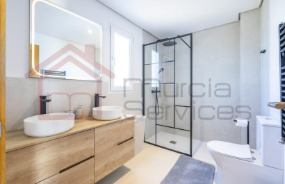 Resale - Townhouse - Roldan - La Torre Golf Resort