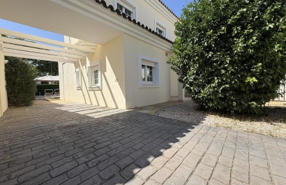 Piscine et espace détente villa Espagne